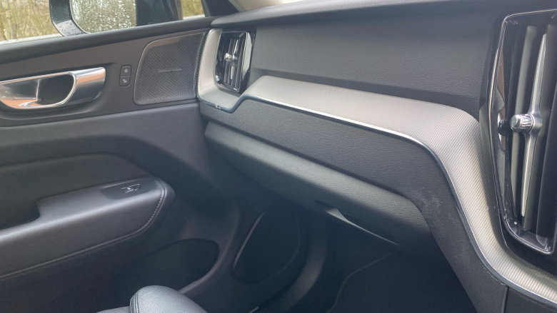 Volvo XC60 2.0 B5P Plus Dark 5dr AWD Geartronic Petrol Estate